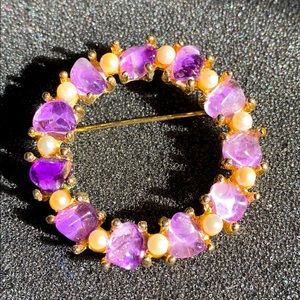 Goldtone brooch pin with amethyst & faux pearls.